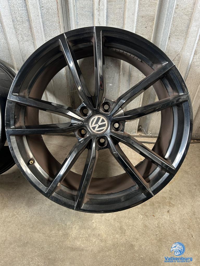 VW Golf 7 R Caddy Pretoria look 19 inch zwarte velgen 5x112, Auto-onderdelen, Banden en Velgen, 19 inch, Gebruikt, Velg(en), -