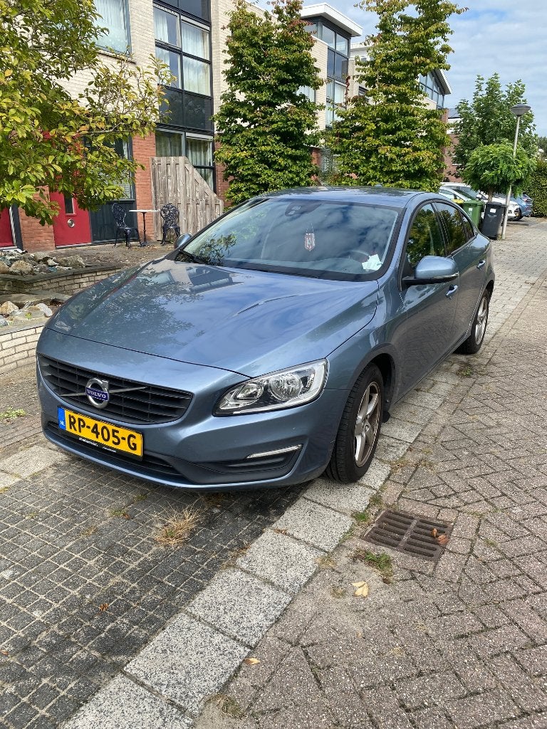 Volvo S60 2.0 D2 2018 Blauw, Auto's, Voorwielaandrijving, Stof, Zwart, 1969 cc