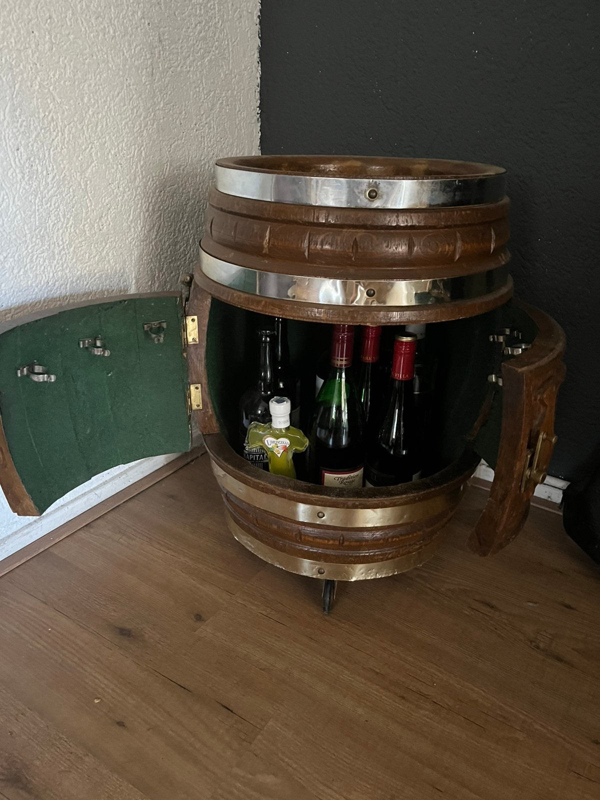 Antieke houten wijnvat kast, Ophalen, Gebruikt