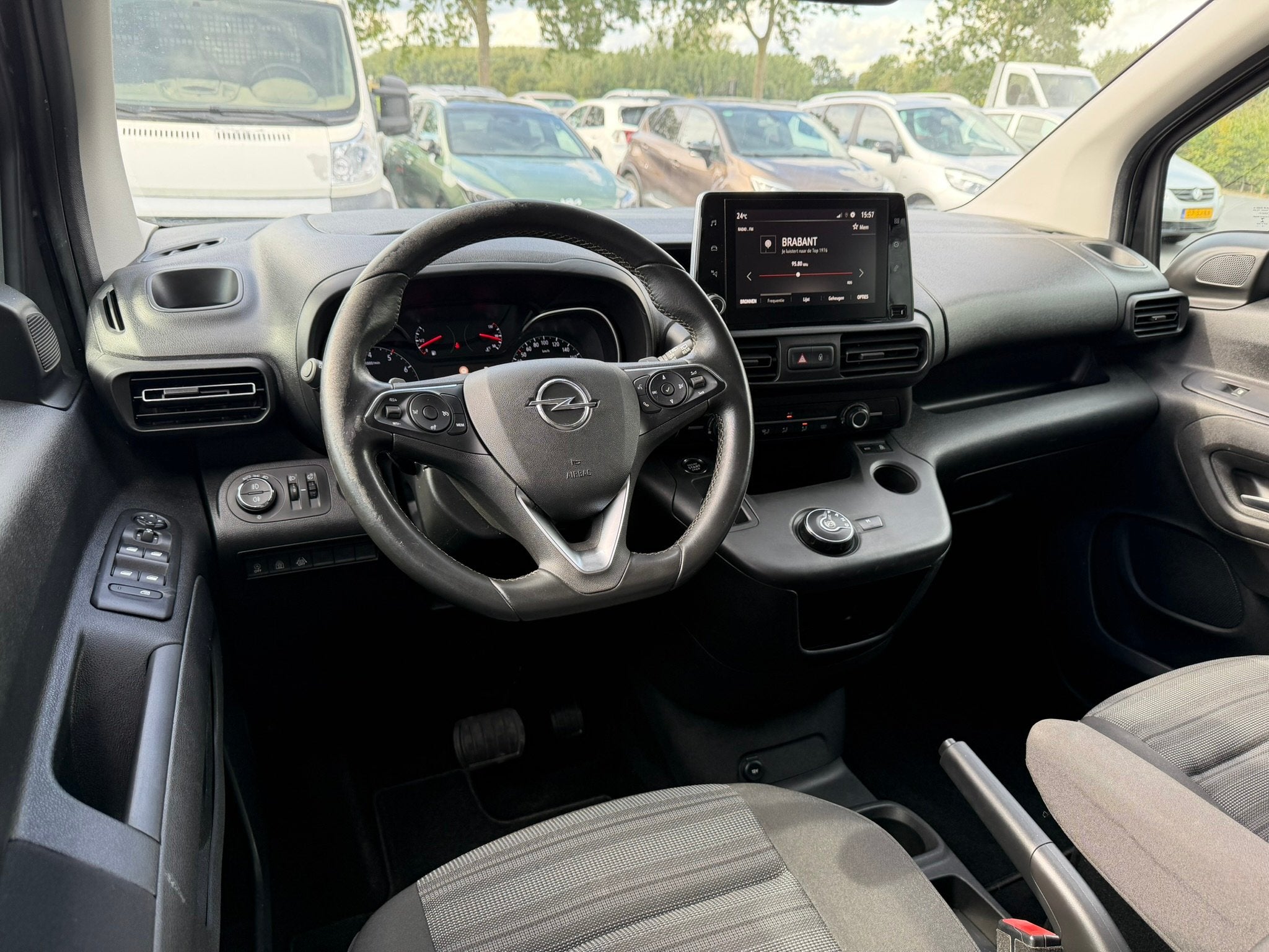 Opel Combo Tour 1.2 Turbo automaat / 360 Camera (bj 2019), Gebruikt, Parkeersensor, 1199 cc, Zwart