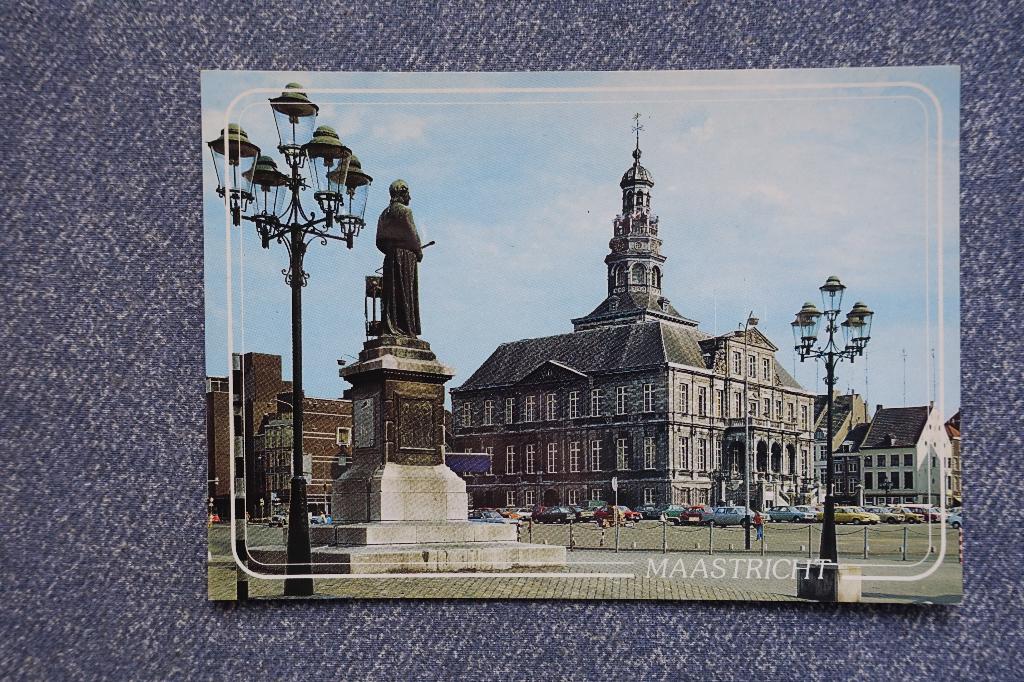 Maastricht. Markt met Stadhuis, Ophalen of Verzenden, 1960 tot 1980, Ongelopen, Limburg