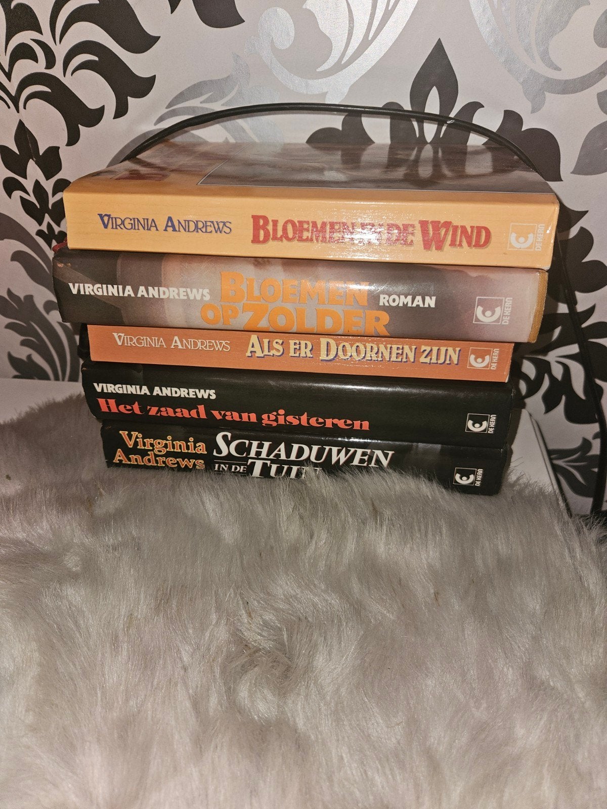 Virginia Andrews serie 5 boeken, Ophalen, Gelezen