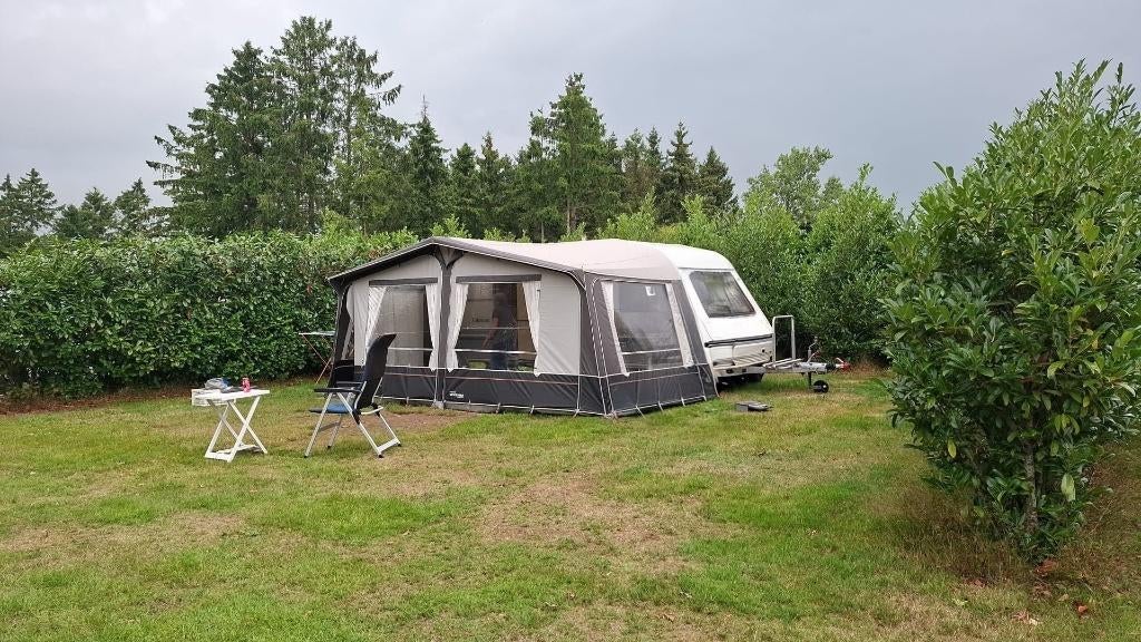 Beyerland Vitesse 460MD, Caravans en Kamperen, Caravans, Vast bed, Luifel, Treinzit, 750 - 1000 kg
