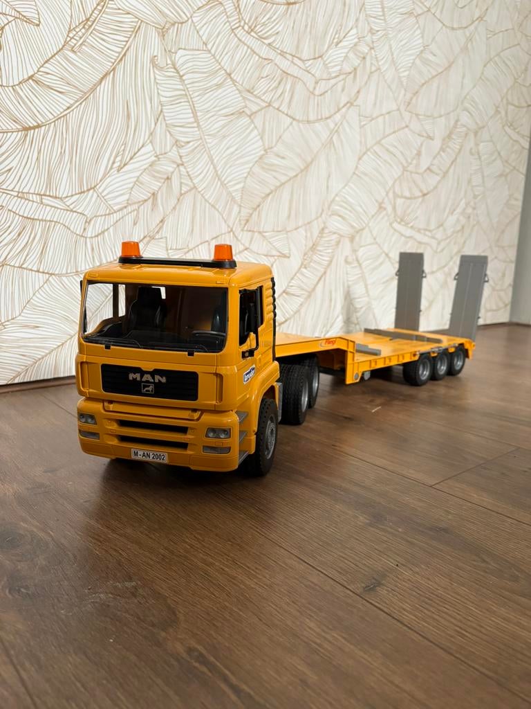 Bruder dieplader, Ophalen, Zo goed als nieuw, Bus of Vrachtwagen