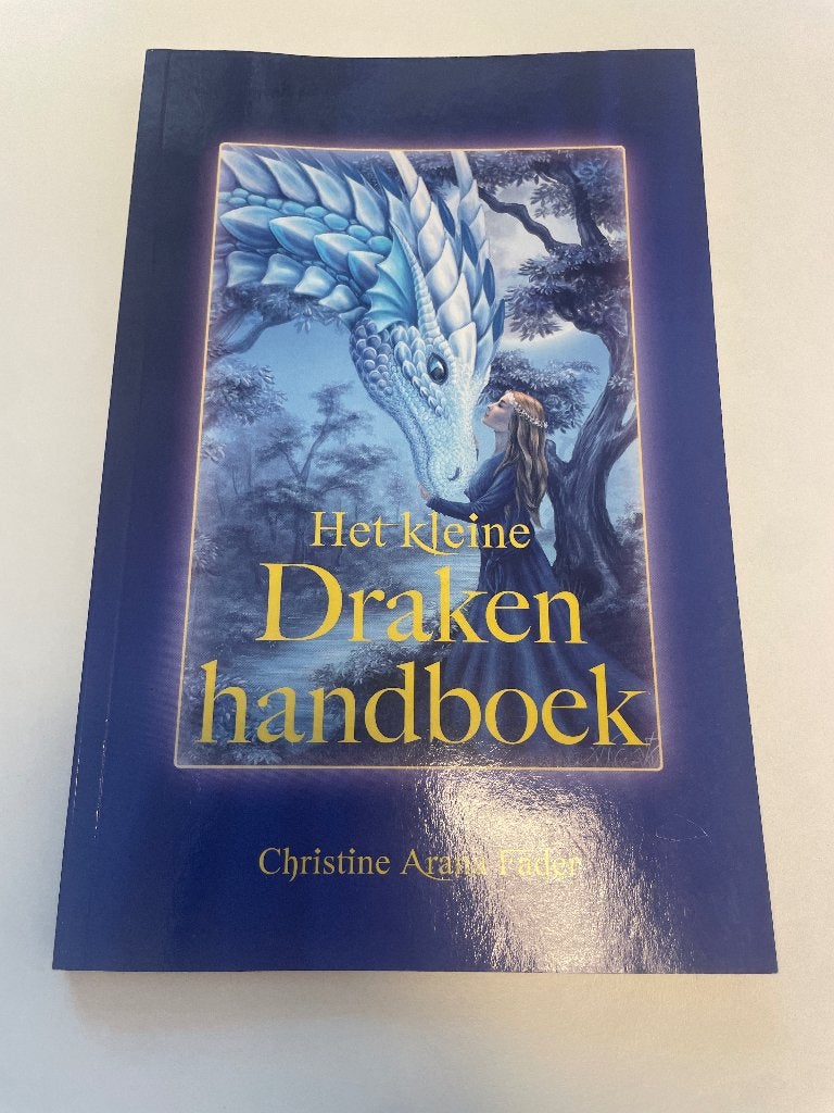 Het kleine drakenhandboek | Christine Arana Fader, Boeken, Esoterie en Spiritualiteit, Ophalen of Verzenden, Zo goed als nieuw