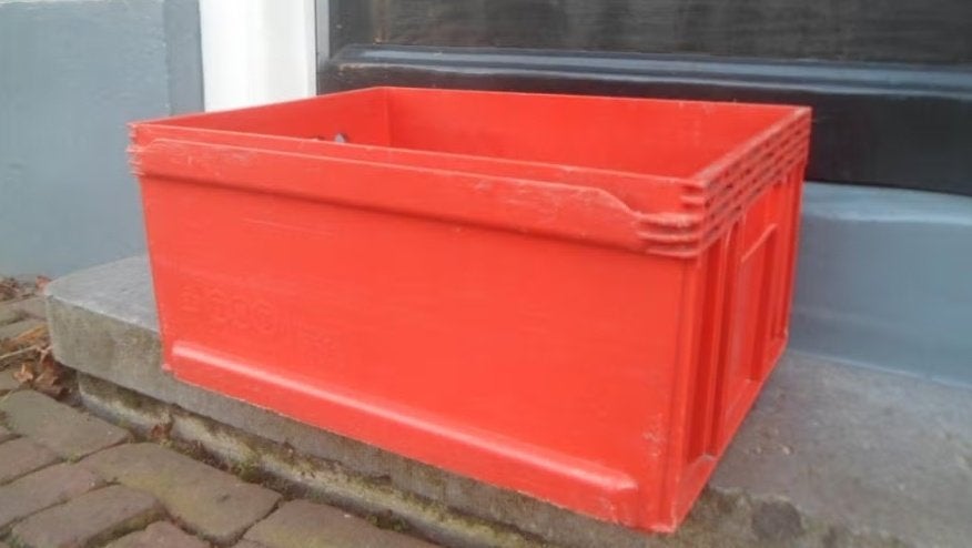 Kist krat TNT post rood kunststof 42 x 32 cm, Gebruikt, Minder dan 50 cm, Ophalen of Verzenden, 5 – 50