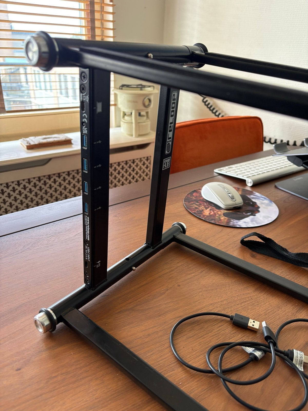 Reloop Stand Hub laptopstandaard met USB-hub, Ophalen of Verzenden, Zo goed als nieuw, In hoogte verstelbaar