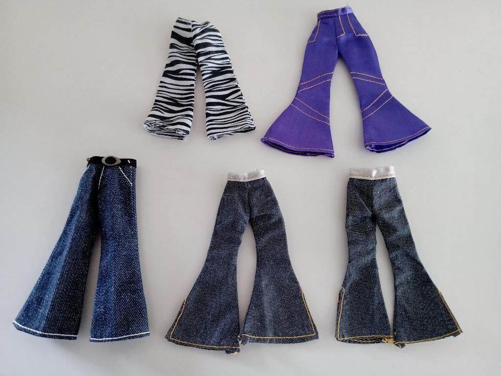 Kleding voor Poppen kleiner dan een Barbie (8 foto’s), Ophalen of Verzenden, Gebruikt, Kleertjes