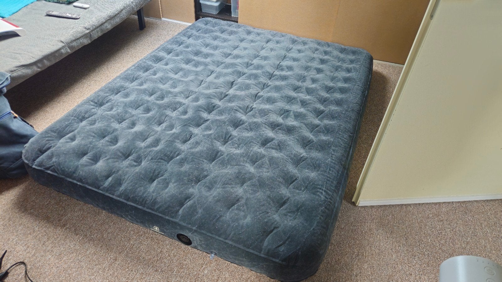 Swissgear Luchtbed 150x200 met pomp en opbergtas, lekvrij, Caravans en Kamperen, Luchtbedden, Ophalen of Verzenden, Ingebouwde pomp