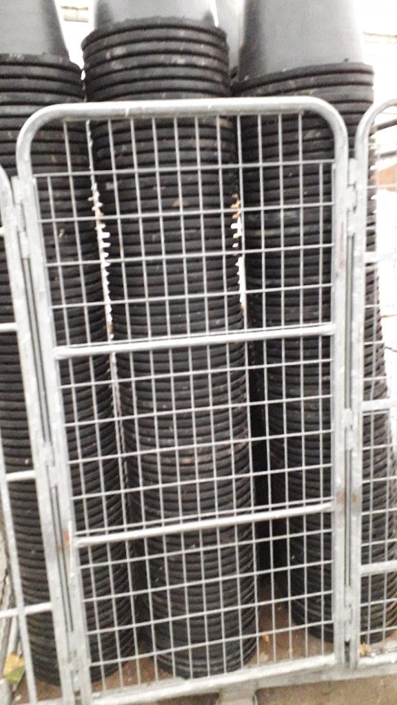 50 grote 12 liter potten kweekpotten  € 100.00, Tuin en Terras, Bloempotten, Ophalen, De Triemen 5A 9296 MB de Triemen, Kunststof