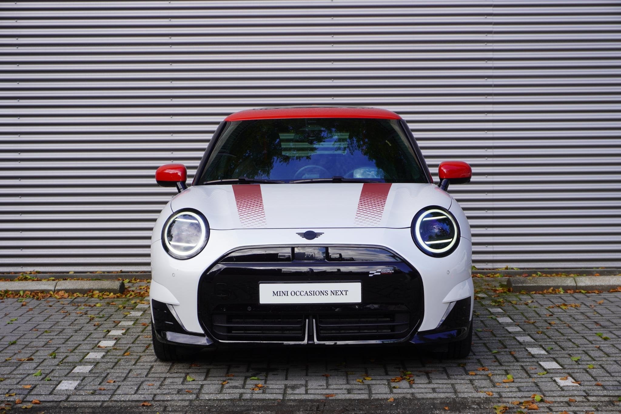 MINI 3-Deurs Cooper E John Cooper Works Pakket XL | Glazen P, Auto's, Gebruikt, 41 kWh, Met garantie (alle), 4 stoelen