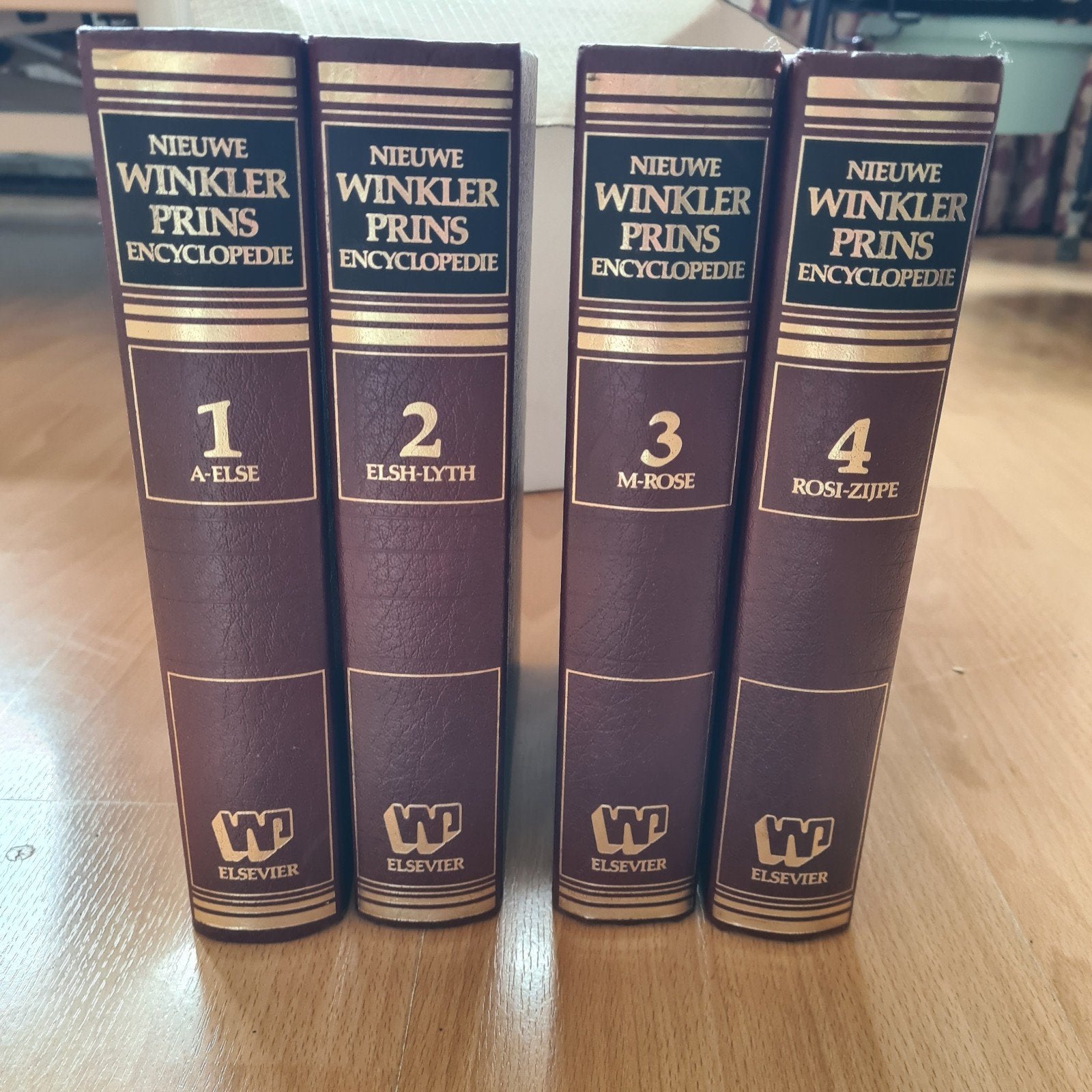 Nieuwe Winkler Prins Encyclopedie - Complete serie (4 delen), Complete serie, Winkler Prins Redactie, Ophalen of Verzenden, Zo goed als nieuw