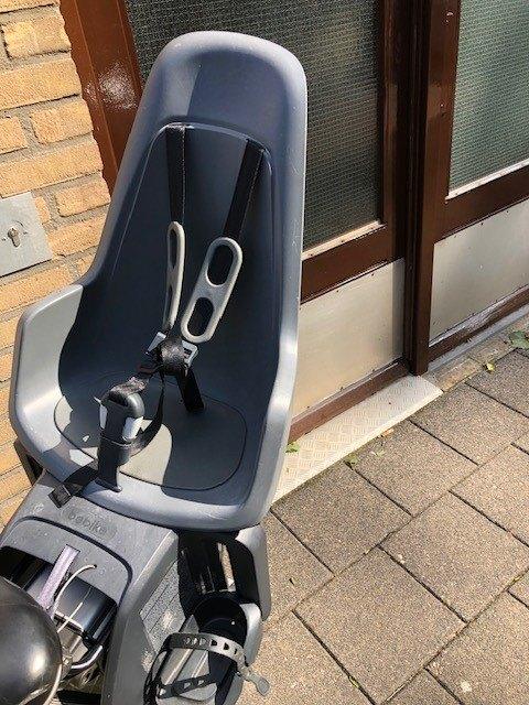 Bobike fietsstoeltje - achterzitje, Fietsen en Brommers, Fietsaccessoires | Fietsstoeltjes, Ophalen, Achterzitje, Voetsteuntjes