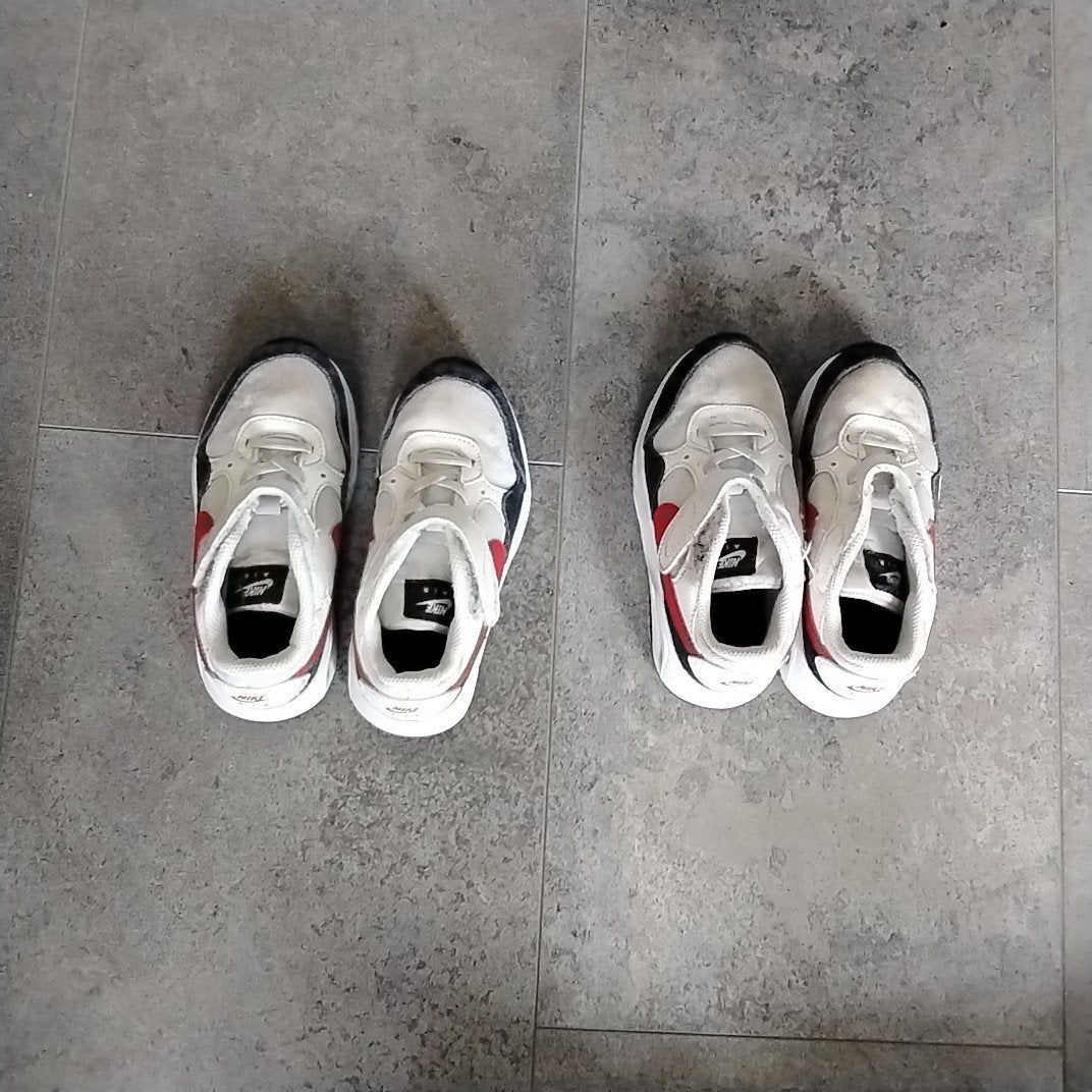 4 paar kinder schoenen Nike maat 28, Ophalen of Verzenden, Zo goed als nieuw, Wandelschoenen of Bergschoenen