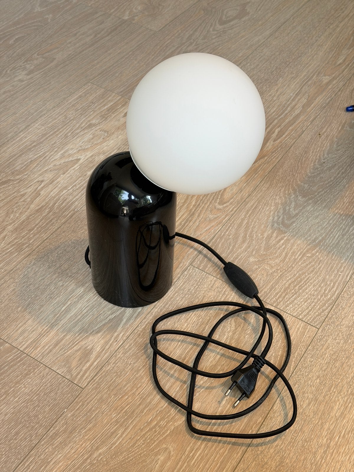 Made Tafellamp met bol - Zwart/Wit, Met schakelaar, Gebruikt, Overige merken, Ophalen of Verzenden