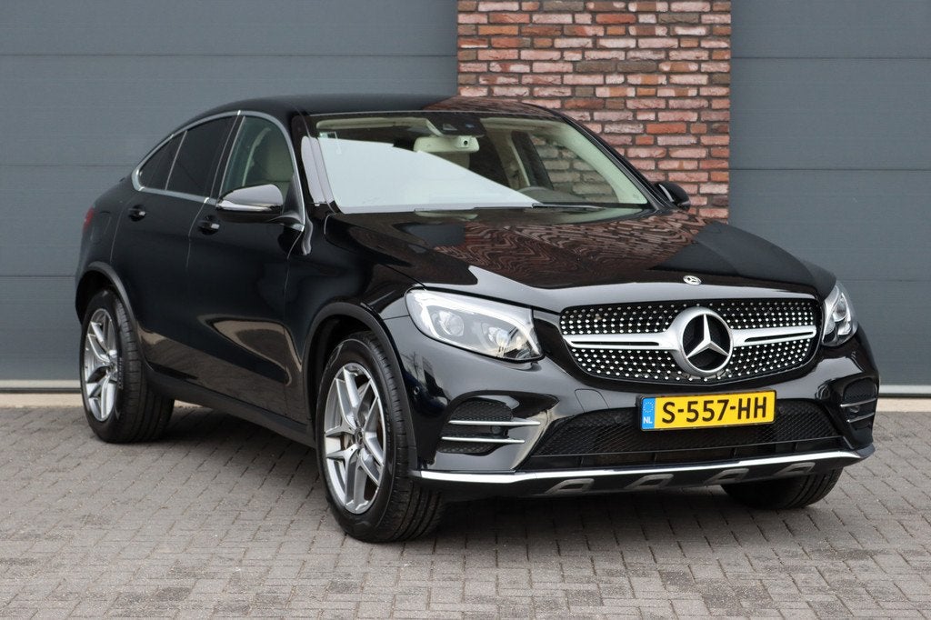 Mercedes-Benz GLC Coupé 300 4MATIC AMG Line | Dodehoekassis, Auto's, Mercedes-Benz, Gebruikt, 4 cilinders, Zwart, Vierwielaandrijving
