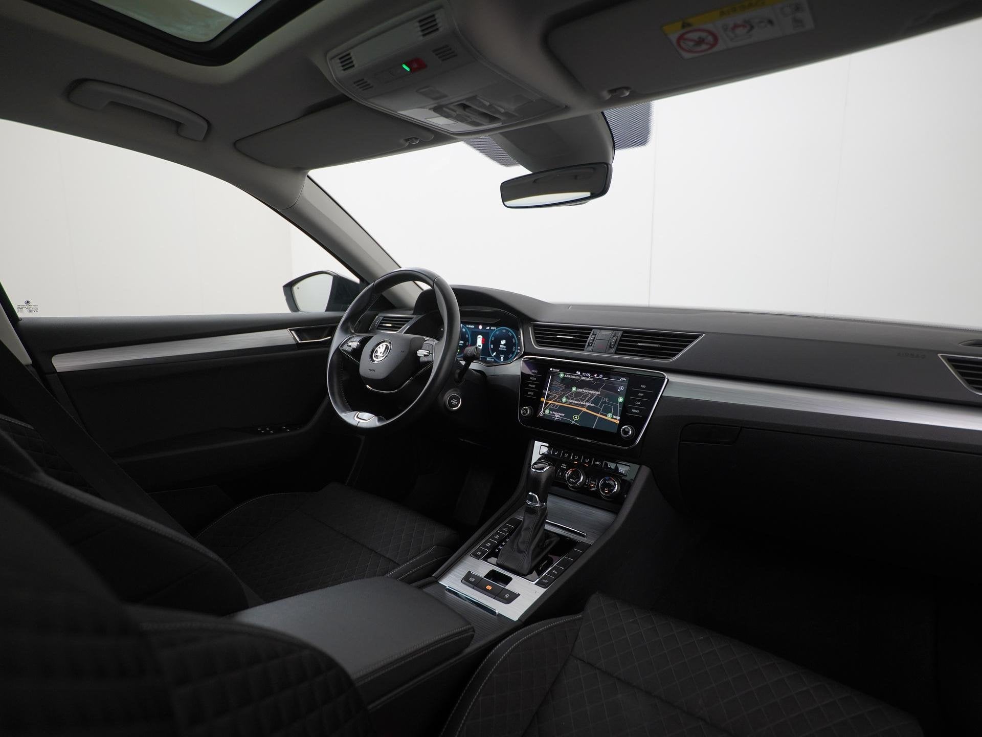 Skoda Superb Combi 1.4 TSI iV Ambition | Panoramadak | Trekh, Auto's, 12 maanden, Stof, Gebruikt, Zwart