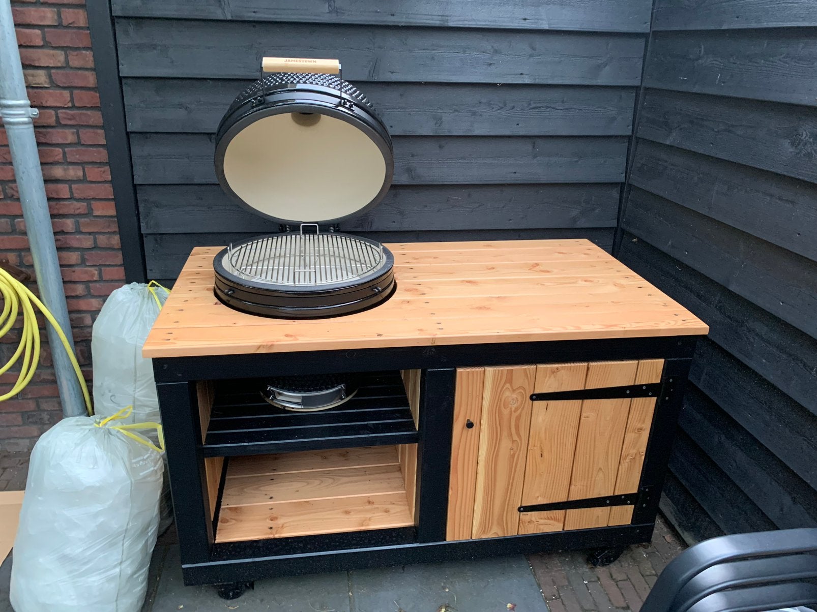 Bbq buitenkeuken, Ophalen, Nieuw, Houtskool