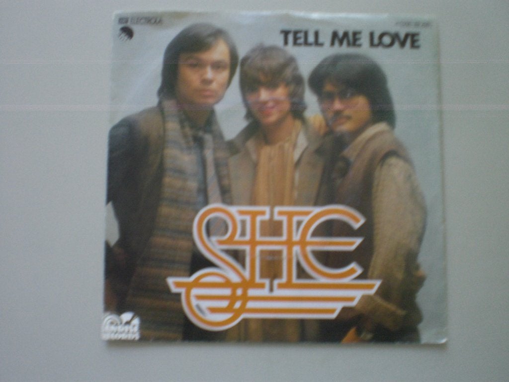 SHE -  tell me love - vinyl 7", Gebruikt, 7 inch, Single, Ophalen of Verzenden