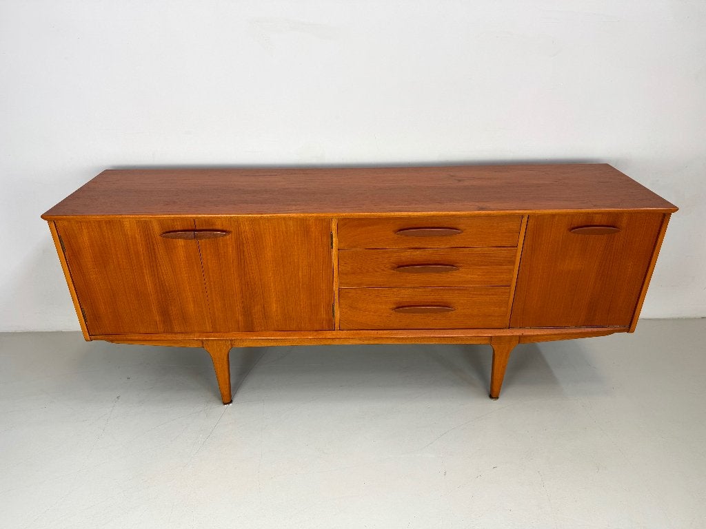 Vintage dressoir Jentique., Huis en Inrichting, 150 tot 200 cm, Teakhout, Ophalen of Verzenden, Zo goed als nieuw