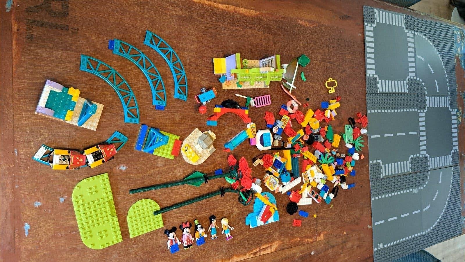 Lego friends met 6 weg grond platen, Ophalen of Verzenden