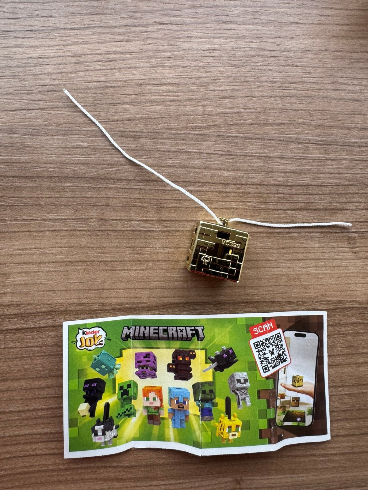 Minecraft Kinder Joy gouden kubus (ultra zeldzaam), Ophalen of Verzenden, Nieuw