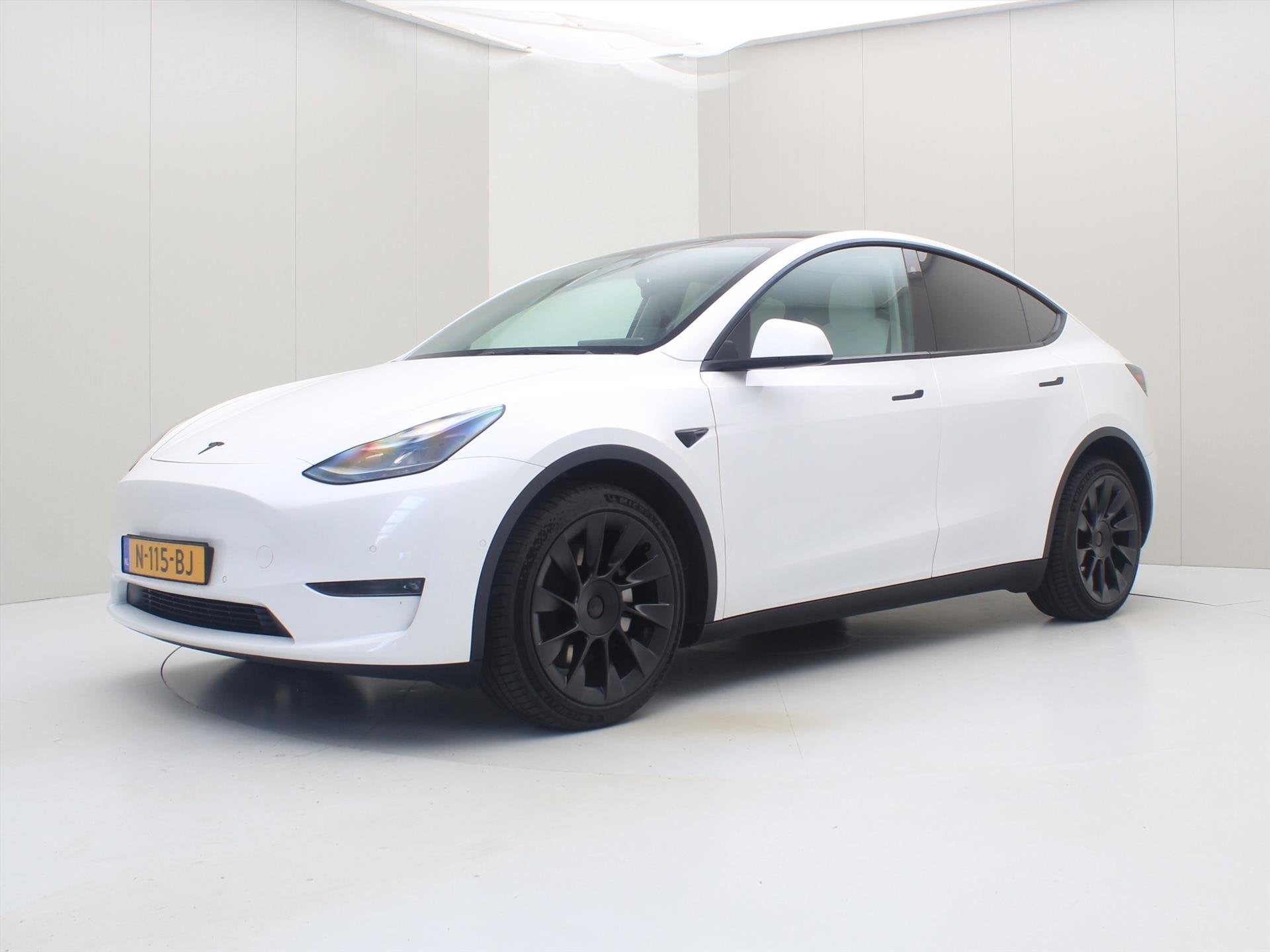 Tesla Model Y Long Range 351pk AWD [ WIT LEDER+AUTOPILOT+20, Auto's, Automaat, Gebruikt, Wit, Origineel Nederlands