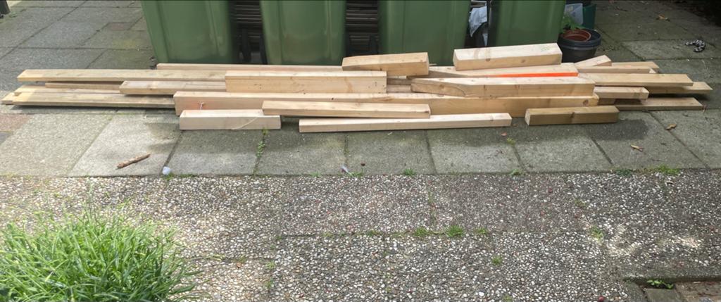 Diverse partij gebruikte houten planken en balken, Doe-het-zelf en Verbouw, Hout en Planken, Ophalen, Gebruikt, 25 tot 50 mm, Balk