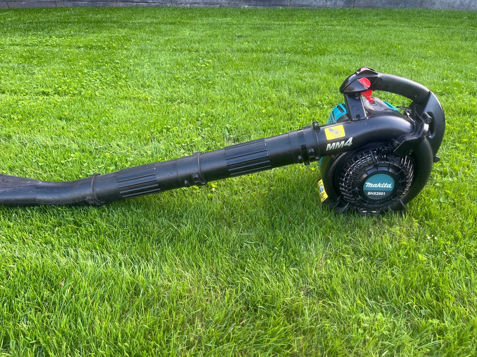 Makita BHX2501 hand bladblazer, Tuin en Terras, Bladblazers, Ophalen, Zo goed als nieuw, Benzine, Handgedragen
