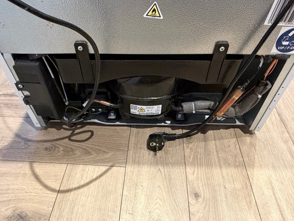 AEG Koelkast RTB411D2AW – Netjes & met garantie!, Ophalen, Minder dan 85 cm, 100 tot 150 liter, Zo goed als nieuw