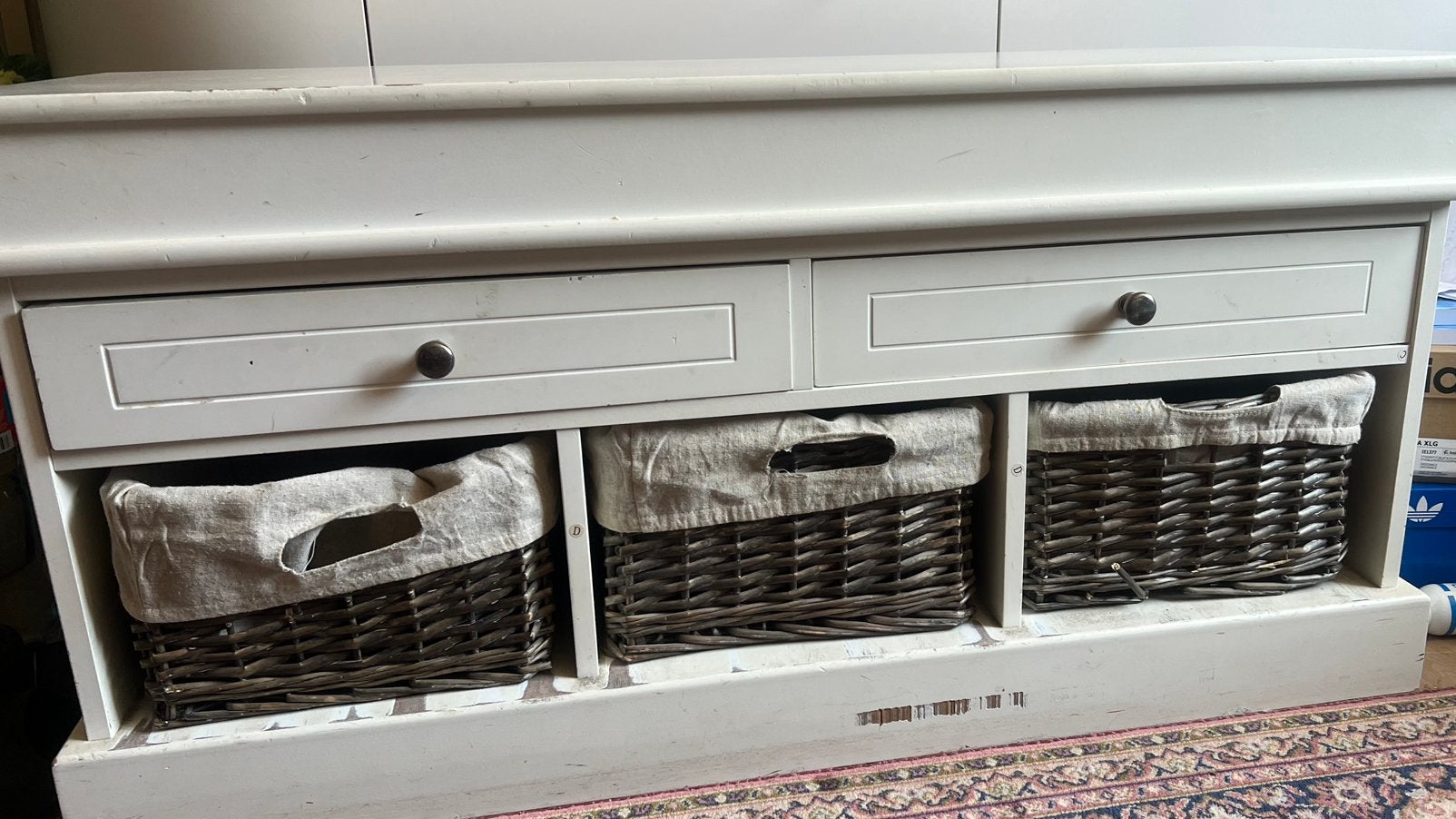 Witte landelijke opbergkast / dressoir met rieten manden, Ophalen, Zo goed als nieuw, 25 tot 50 cm, Landelijk
