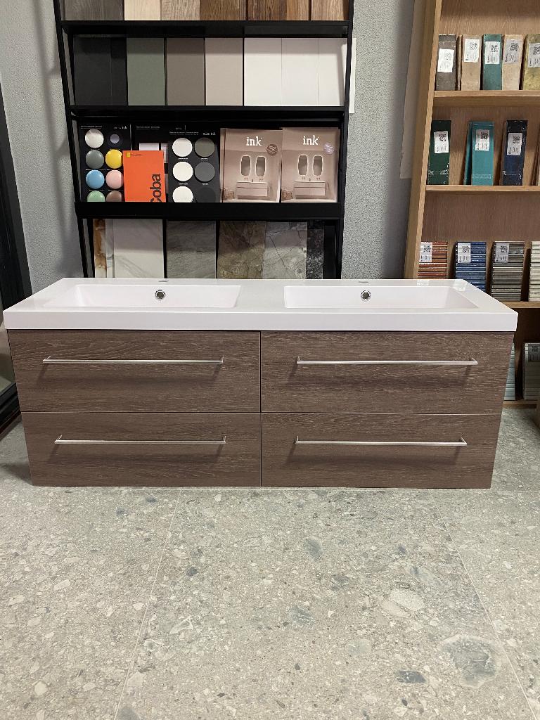 Badmeubel 140cm complete set showmodel van €3120 nu €995, Huis en Inrichting, Badkamer | Badkamermeubels, 100 tot 150 cm, Nieuw