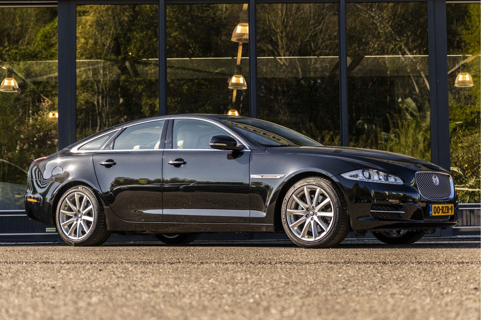 Jaguar XJ 5.0 V8 Portfolio (bj 2010, automaat), Automaat, Euro 5, Achterwielaandrijving, Zwart