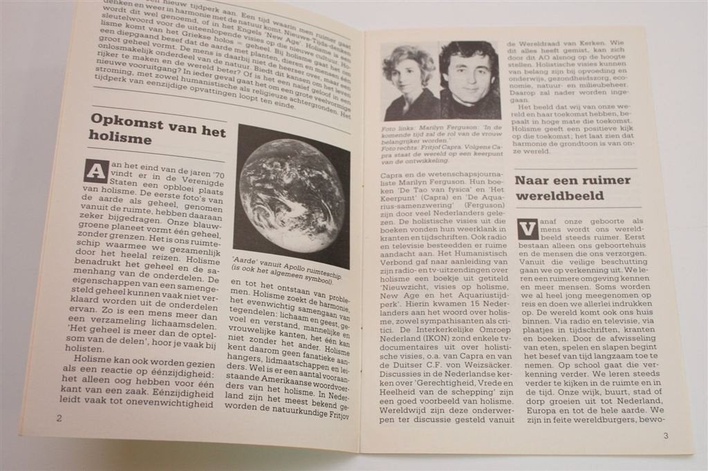 Holisme, New Age & Aquarius — Uitleg van deze Begrippen, Boeken, Ophalen of Verzenden, Gelezen, Overige onderwerpen, Achtergrond en Informatie