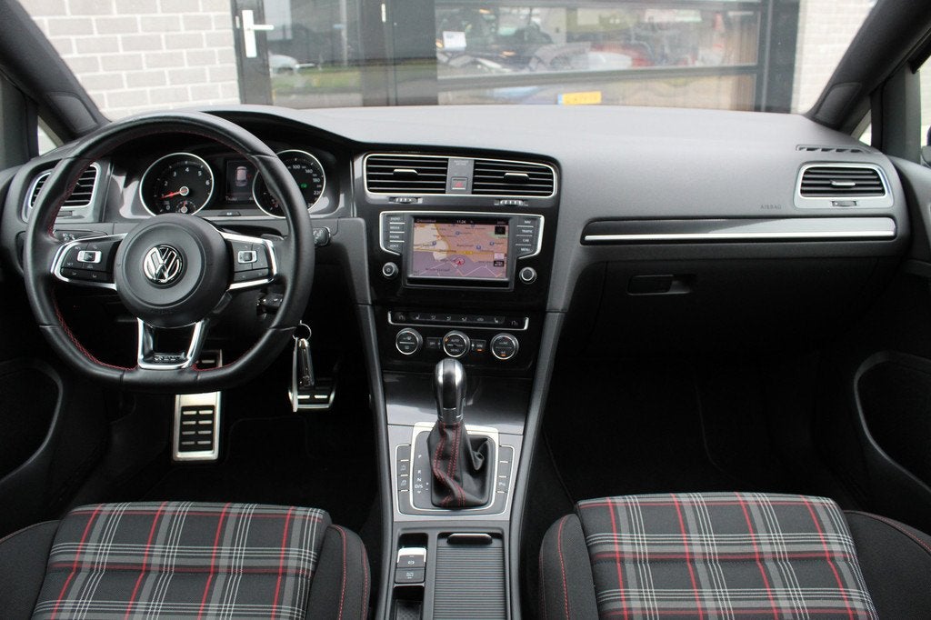 Volkswagen Golf 2.0 TSI GTI / Panoramadak / Stoelverwarming, Auto's, Stof, Gebruikt, 4 cilinders, Zwart