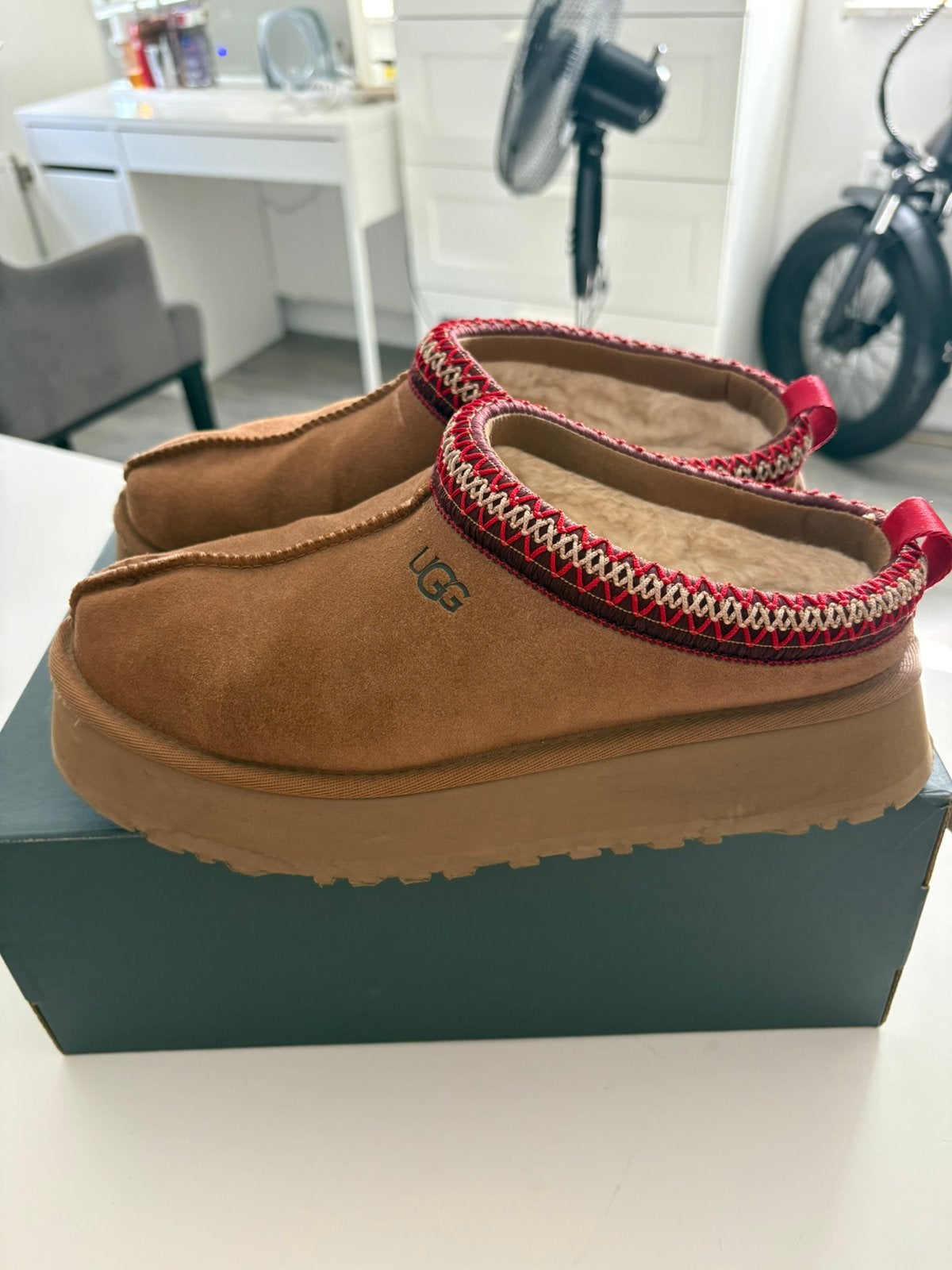 Uggs tazz, Kleding | Dames, Schoenen, Bruin, Ophalen of Verzenden, Pantoffels of Sloffen, Gedragen