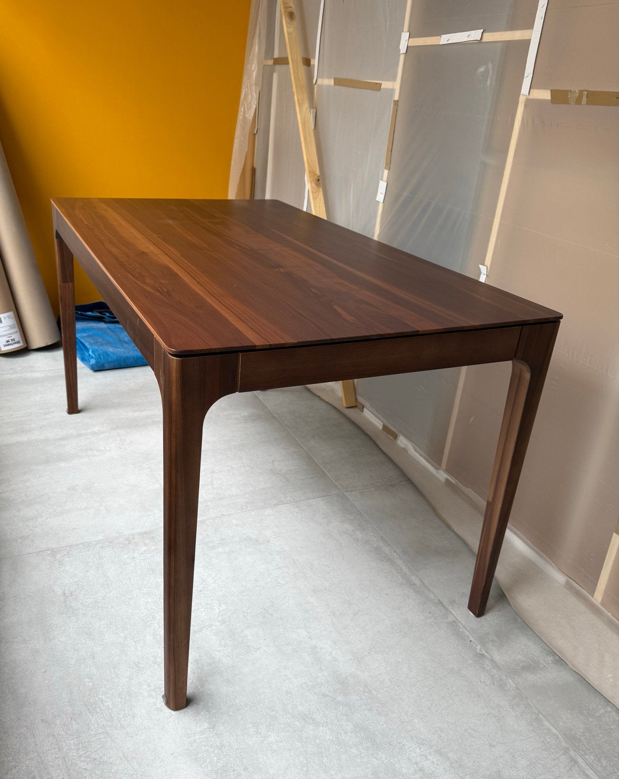 Sav&Økse RIKKE - Eettafel walnoot massief (140 x 80cm) 2023, Huis en Inrichting, Tafels | Eettafels, Ophalen, 50 tot 100 cm, Zo goed als nieuw
