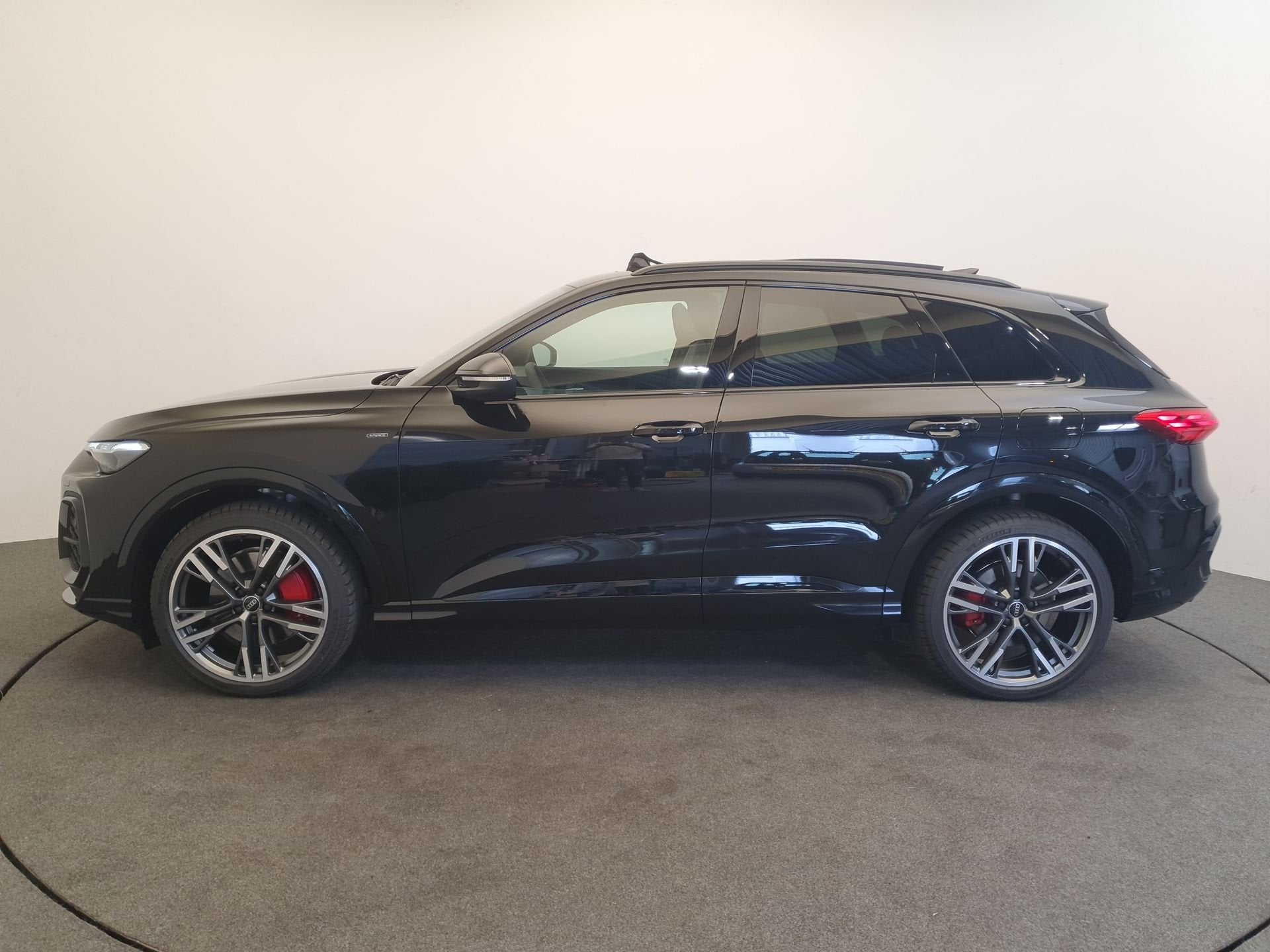 Audi Q5 2.0 TFSI e-hybrid quattro S edition HUD, Luchtvering, Auto's, Audi, Stof, Zwart, 4 cilinders, Zwart