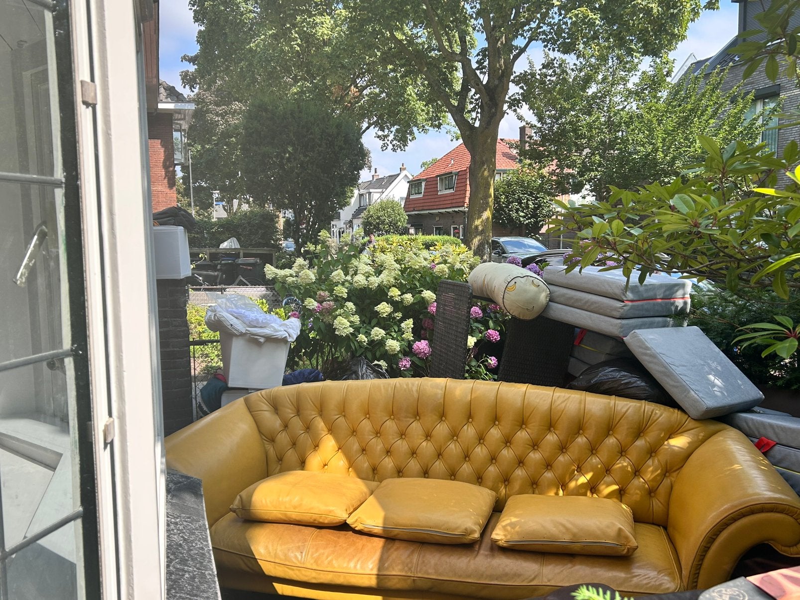 Gratis  Lederen vintage gele bank, lederen fauteuils, Ophalen, Zo goed als nieuw, 75 tot 100 cm