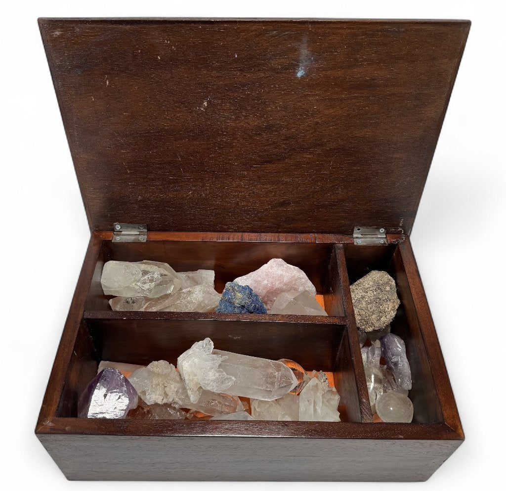 605. Houten kist met mineralen en kristallen, Ophalen of Verzenden