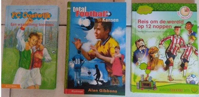 3x kinder Voetbalboek samen 2.-, Ophalen of Verzenden, Zo goed als nieuw