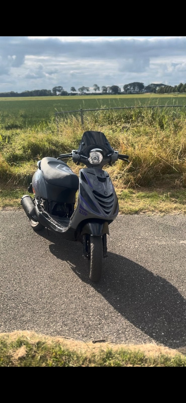 Zip 125cc  brom met “WOK”, Fietsen en Brommers, Scooters | Piaggio, Ophalen, Zo goed als nieuw, Tweetakt, Zip