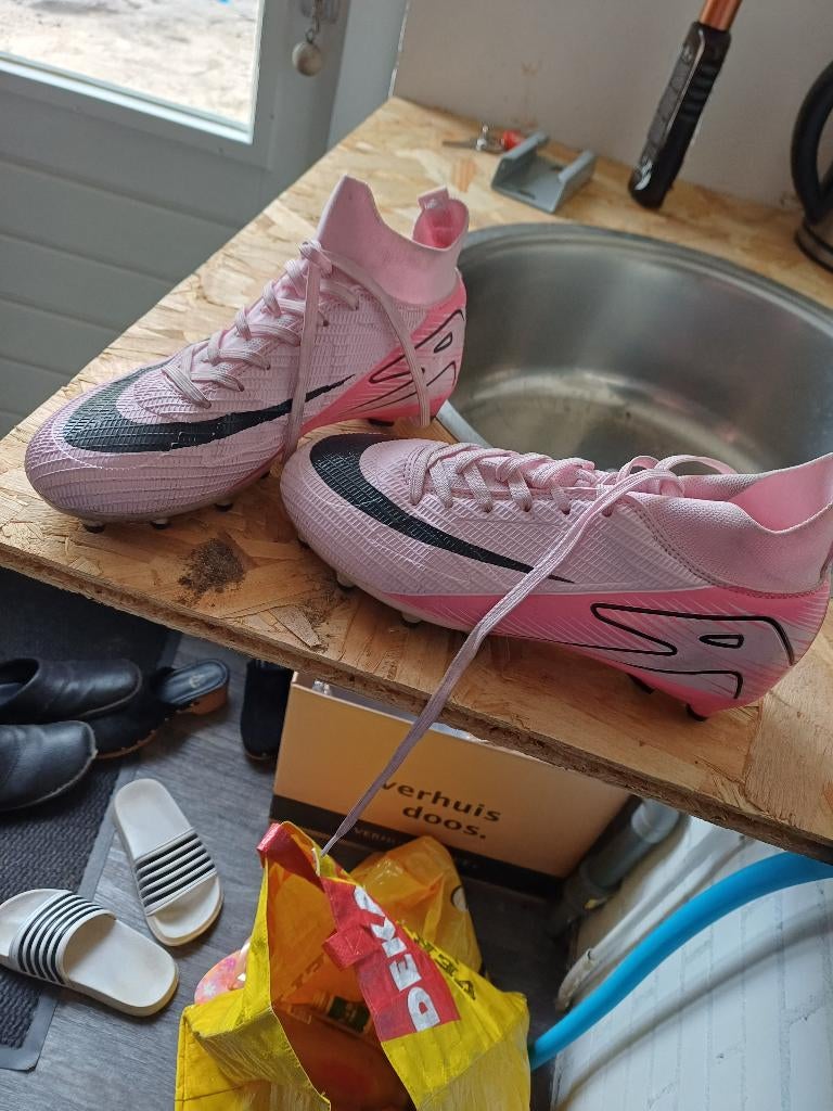 Voetbalschoenen, Sport en Fitness, Voetbal, Ophalen, Gebruikt, Maat XS of kleiner, Schoenen
