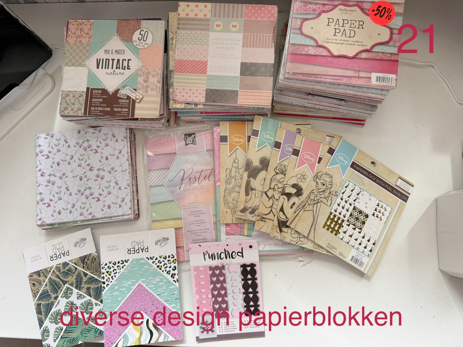 Grote partij knutselspullen: papier, stempels, mallen & rek, Ophalen, Gebruikt, Dieren, Papier of Karton