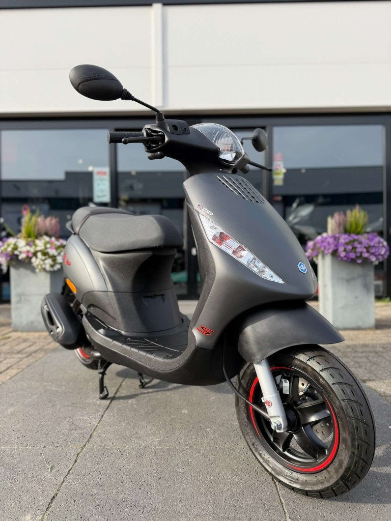 Piaggio Zip 45 KM E5 NIEUW op=op, Fietsen en Brommers, Niet ingevuld, Maximaal 45 km/u, Zip, Niet ingevuld
