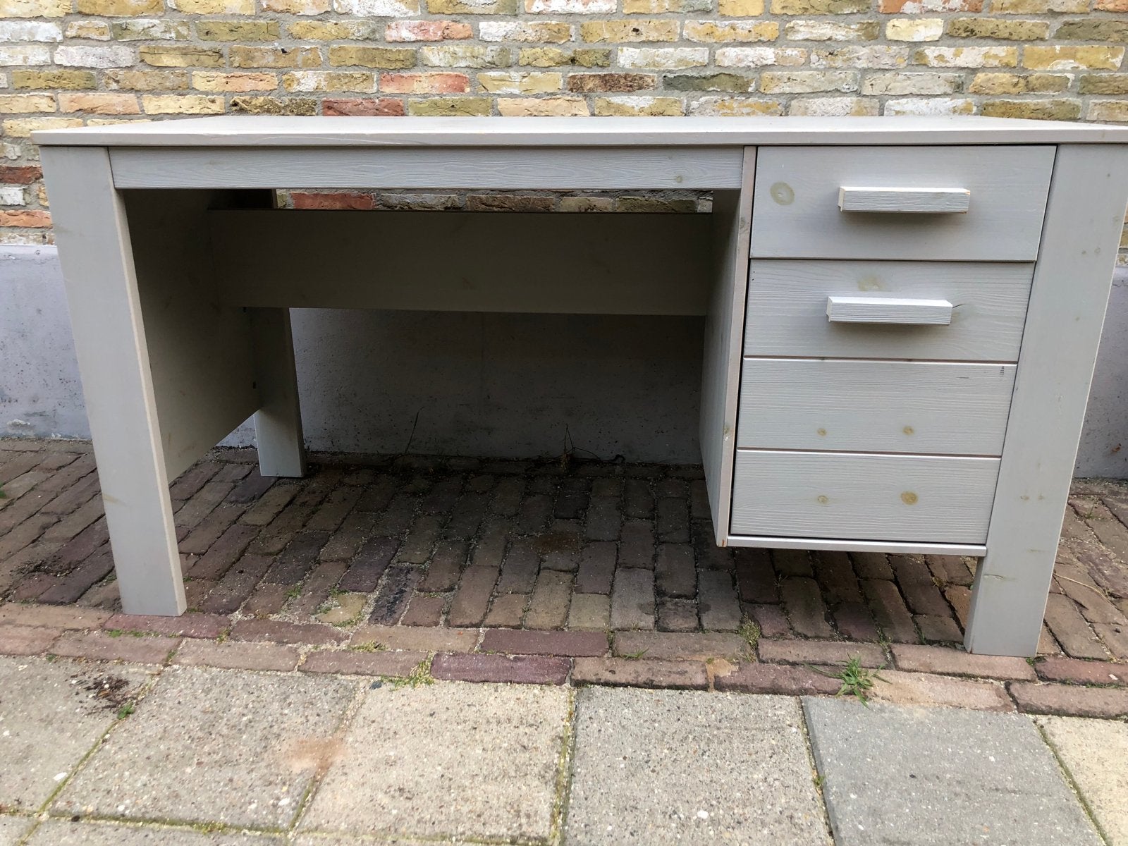 Grijs houten bureau met lades en evt. bureaustoel, Huis en Inrichting, Ophalen, Gebruikt, Overige merken, Grijs