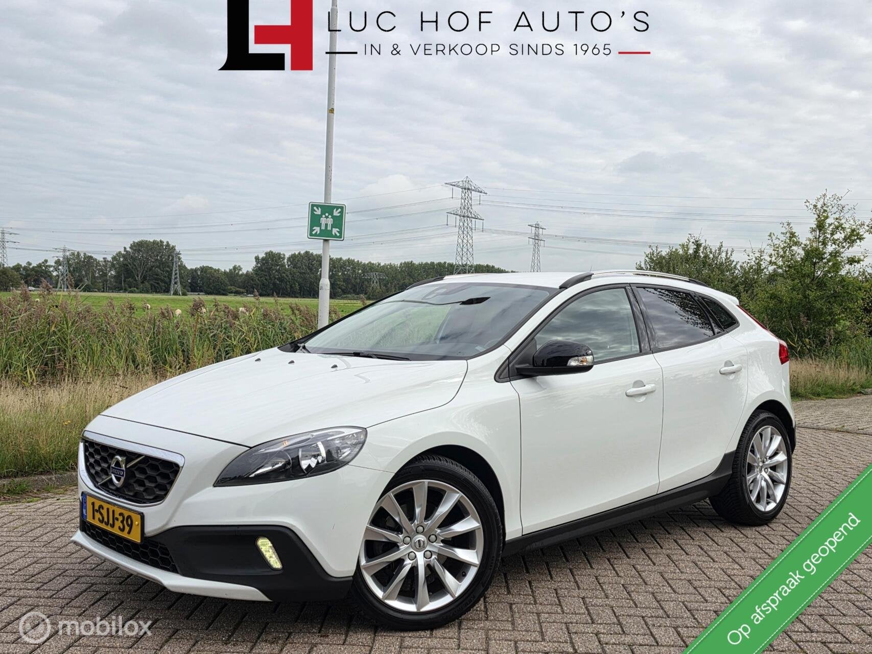 Volvo V40 Cross Country 1.6 D2 Kinetic APK 10-2027!, Auto's, Euro 5, Gebruikt, 4 cilinders, 700 kg