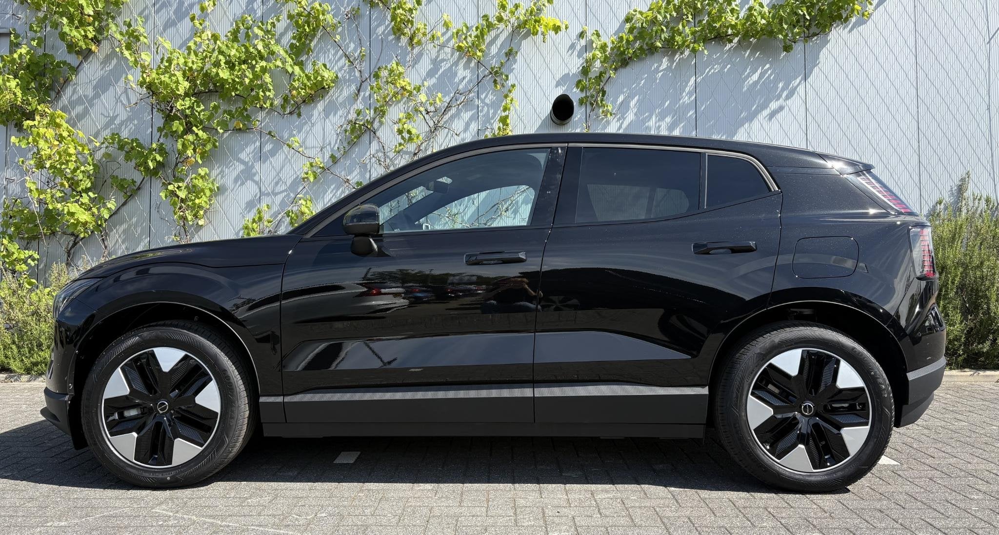 Volvo EX30 P3 Plus Europa 51 kWh | Adaptive Cruise Control |, Achterwielaandrijving, Leder en Stof, Zwart, 337 km