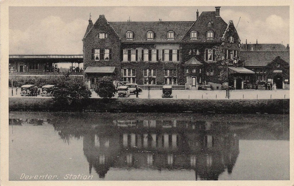 W300 Deventer Station - uitg H Hartman Zwolle 1934 -, Ophalen of Verzenden, 1920 tot 1940, Gelopen, Overijssel