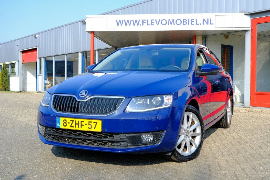 Skoda Octavia 1.4 TSI Greentech Elegance Businessline Aut. N, Auto's, Euro 5, Gebruikt, Blauw, Origineel Nederlands